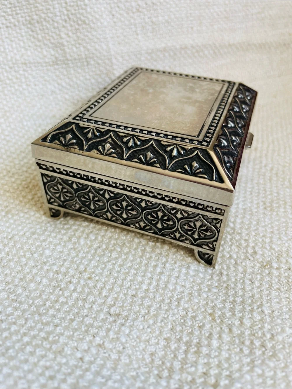 Vintage Ornate Filigree Silver-Tone Decorative Jewelry Box 4